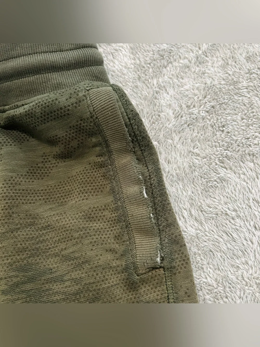 Under Armour Green Camo Athletic Shorts Men’s Small